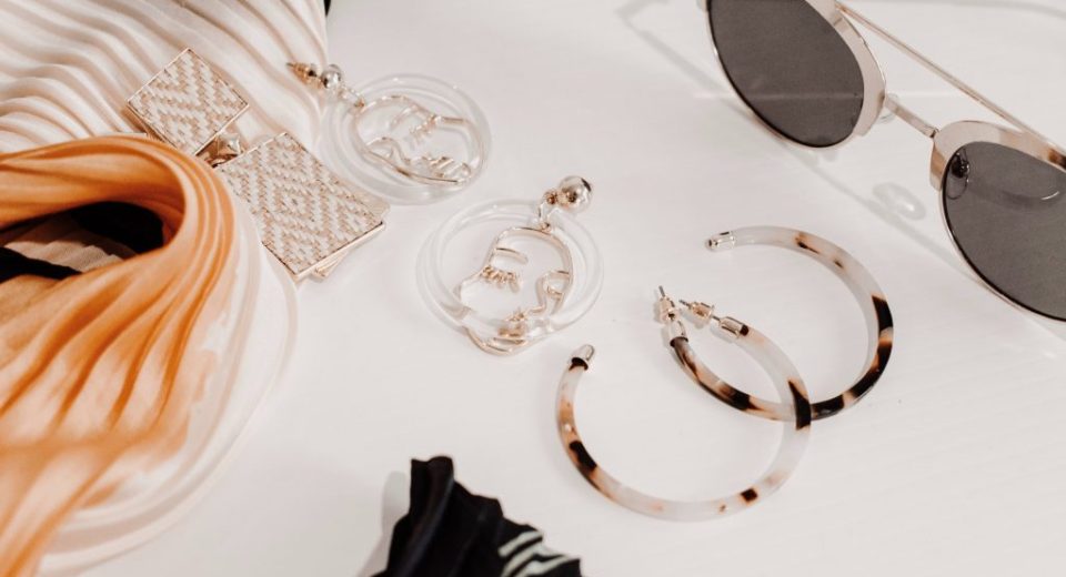 "The Power of Accessories: Elevate Your Outfit with Statement Pieces"
