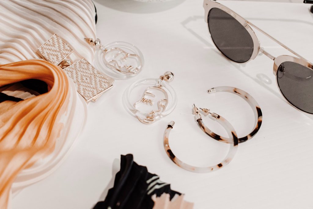 "The Power of Accessories: Elevate Your Outfit with Statement Pieces"
